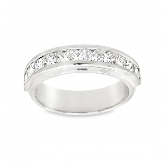 Pre Owned Platinum Diamond Band ZA787